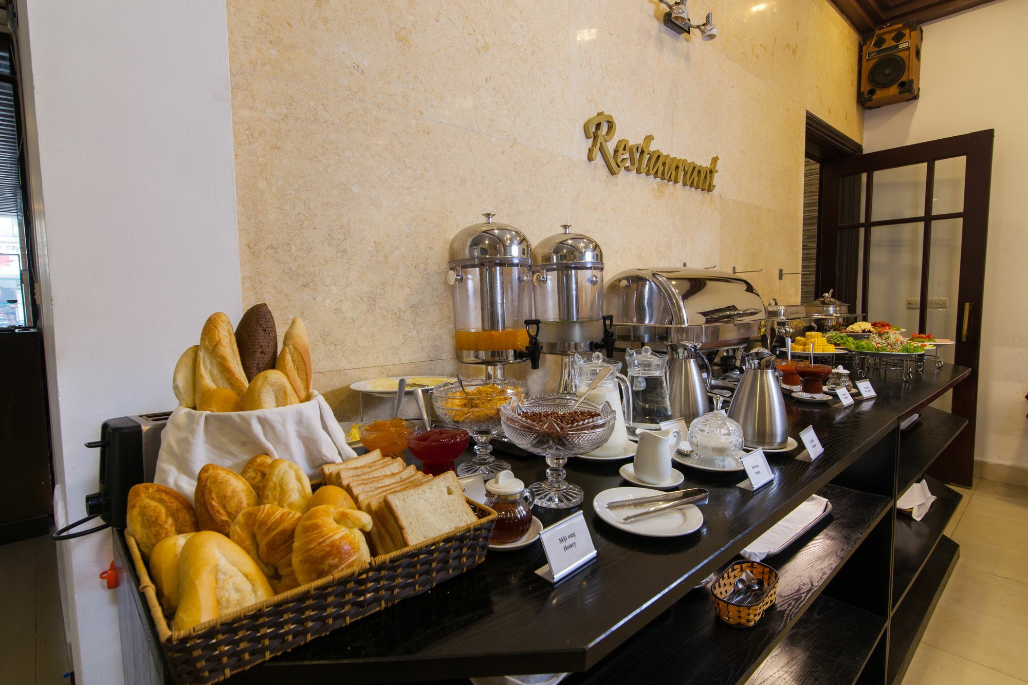 Hestia Legend Hotel Hanoi Bagian luar foto